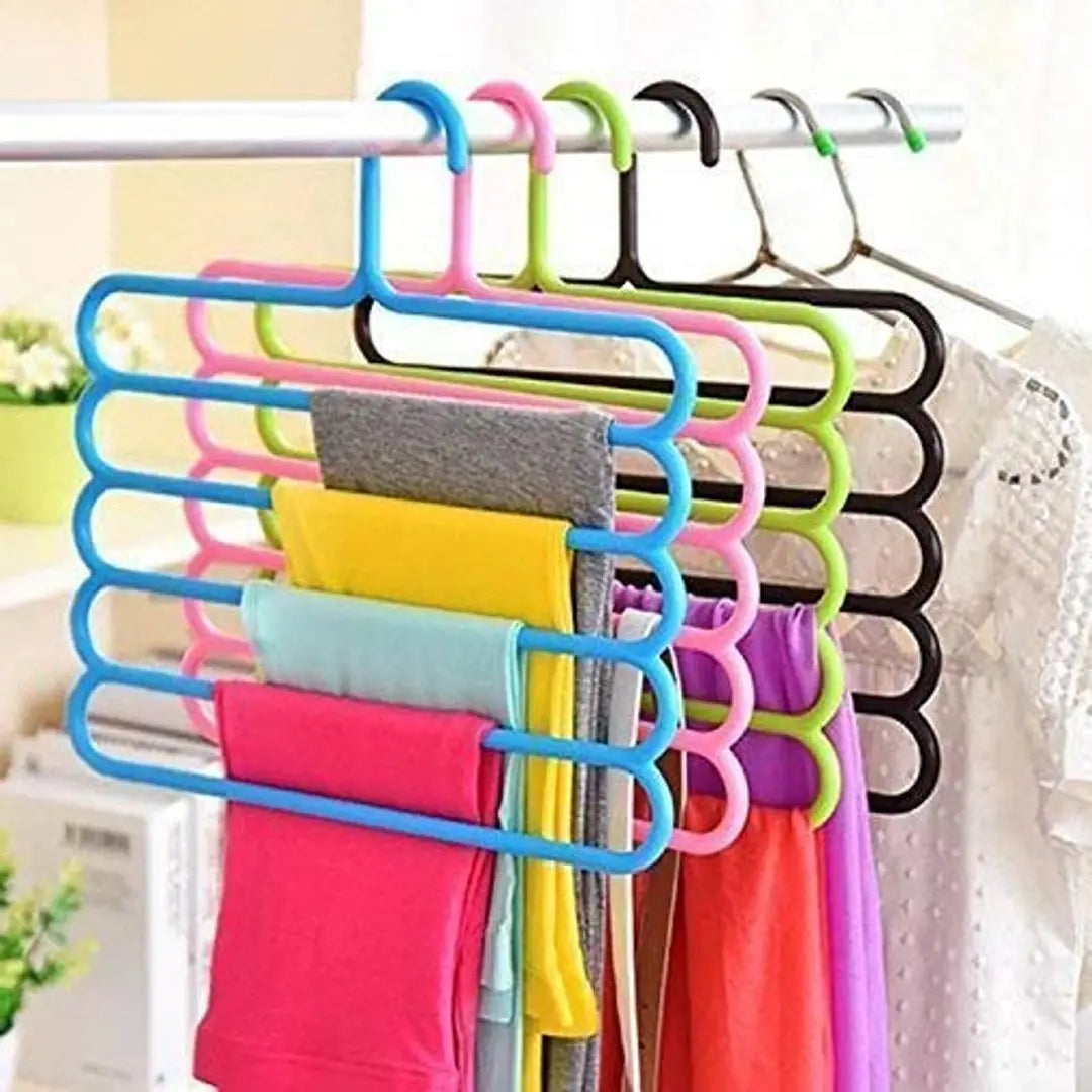 Organize with Ease: Plastic Clothes Hangers for Busy Lifestyles